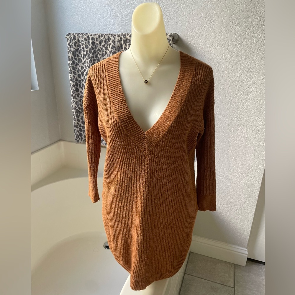 EXPRESS 3/4 sleeve v-neck tunic sweater
